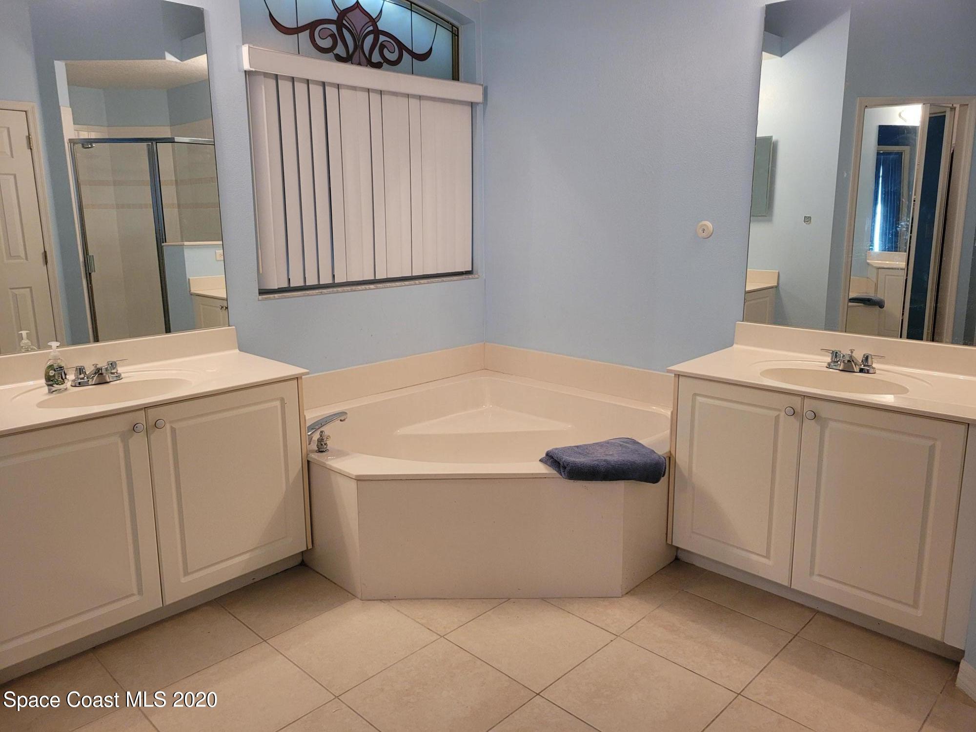 736 Carriage Hill Road Melbourne, FL 32940 - Photo 7 of 16 Master Bath Tub