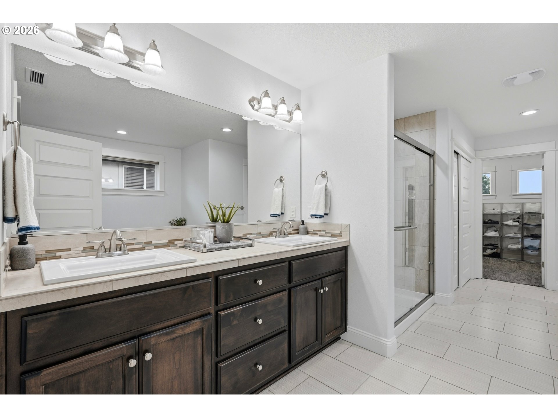 2923 Southwest 40th Street Gresham, OR 97080 - Photo 11 of 38 Owner's Suite Bathroom