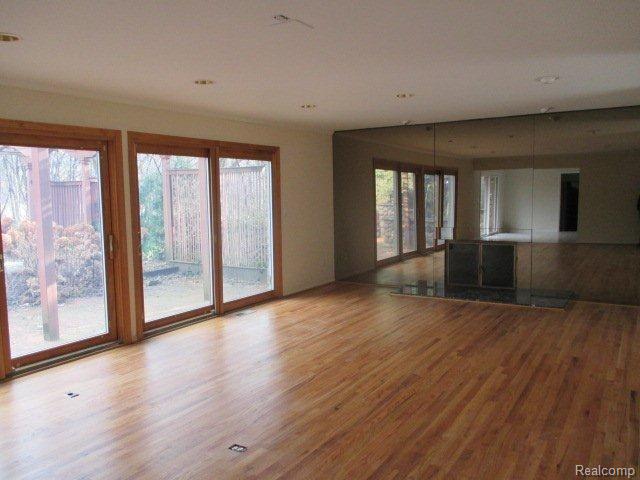 4271 Stoddard Road West Bloomfield, MI 48323 - Photo 4 of 30 IMG_0051.jpg