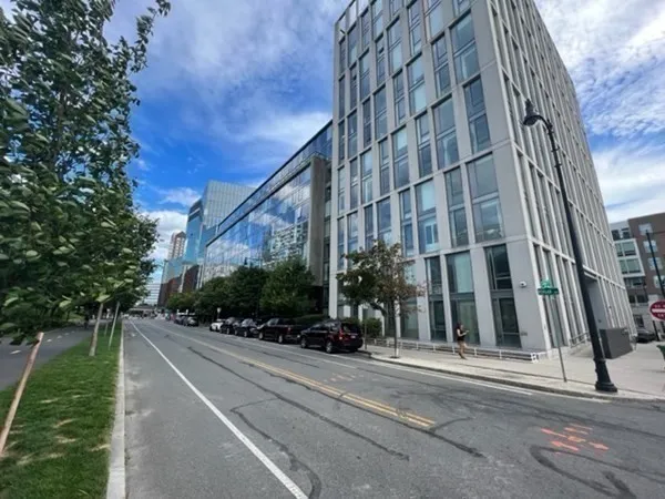 $948,000 | 2 Earhart Street, Unit 121, Cambridge, MA 02141