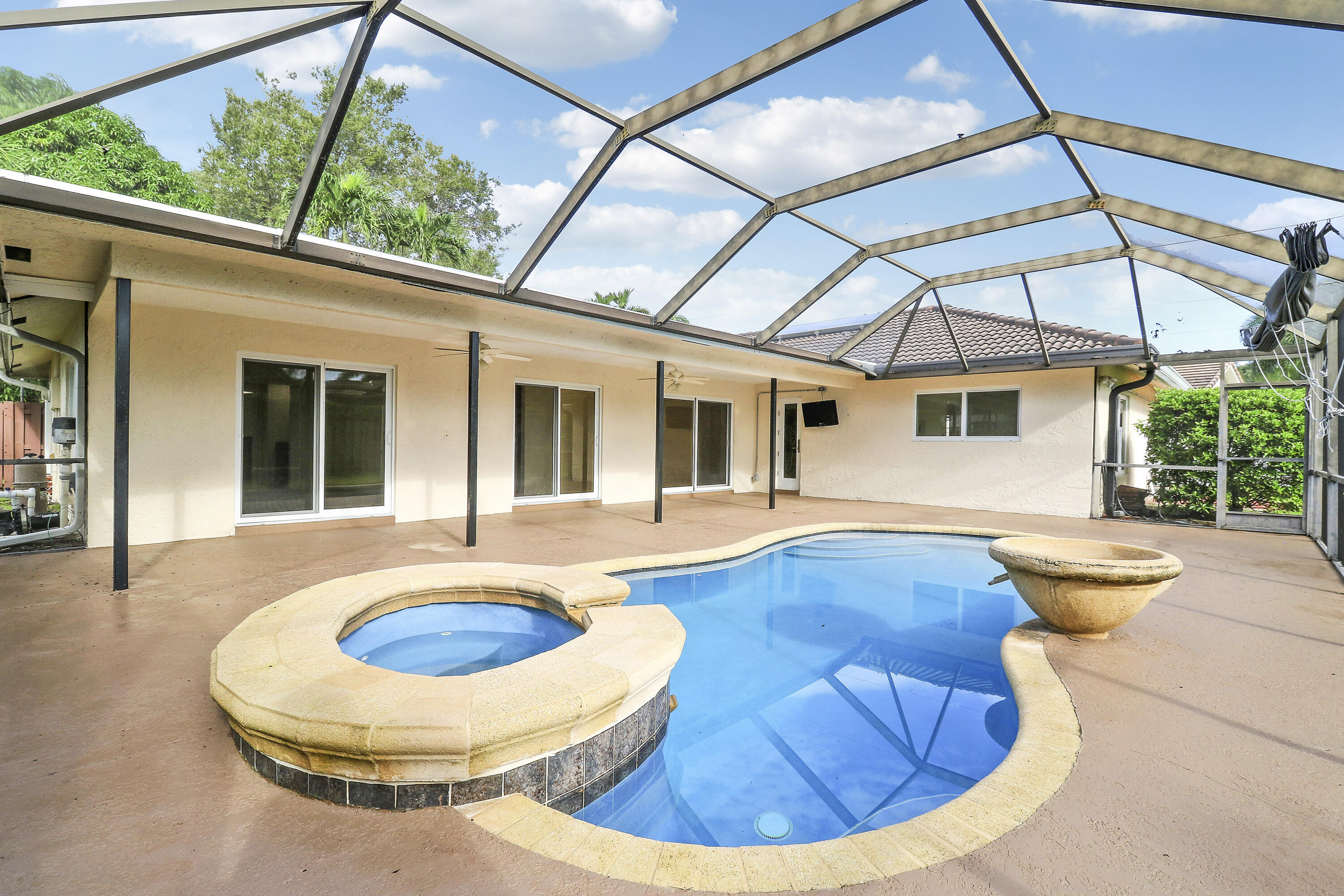 100 Southwest 15th Court Boca Raton, FL 33486 - Photo 37 of 41 Screened in Pool