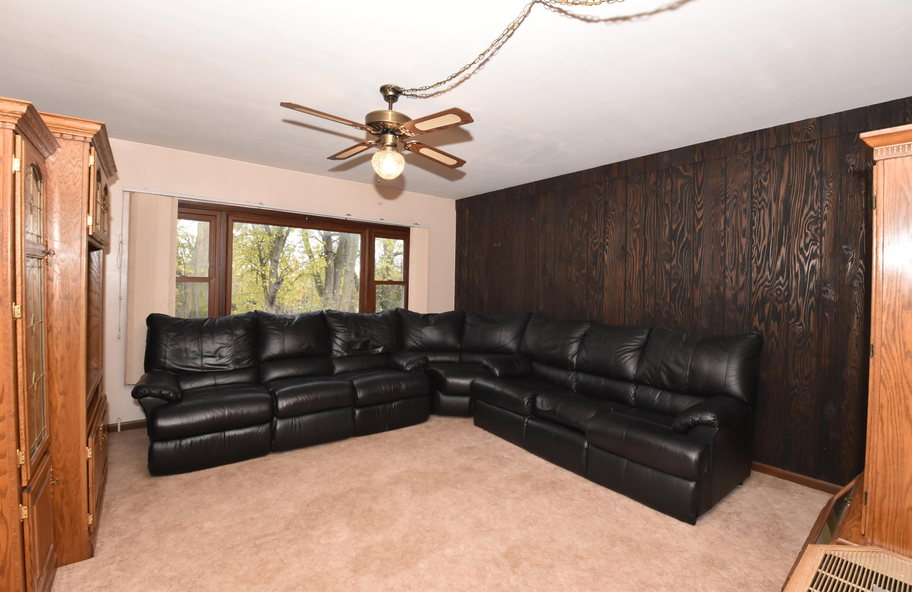 W2951 Monroe Road Ixonia, WI 53036 - Photo 17 of 36 Living Room