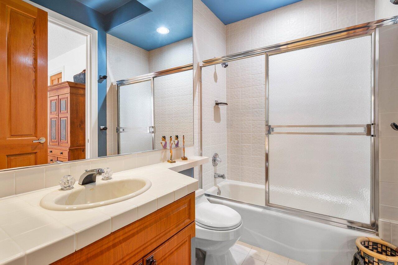 17061 Royal Cove Way Boca Raton, FL 33496 - Photo 22 of 39 2nd Bathroom