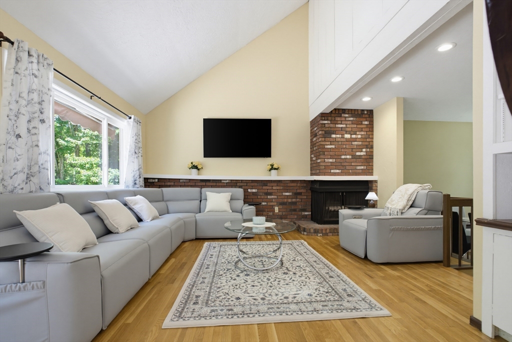 47 Old Village Road Sturbridge, MA 01566 - Photo 4 of 42