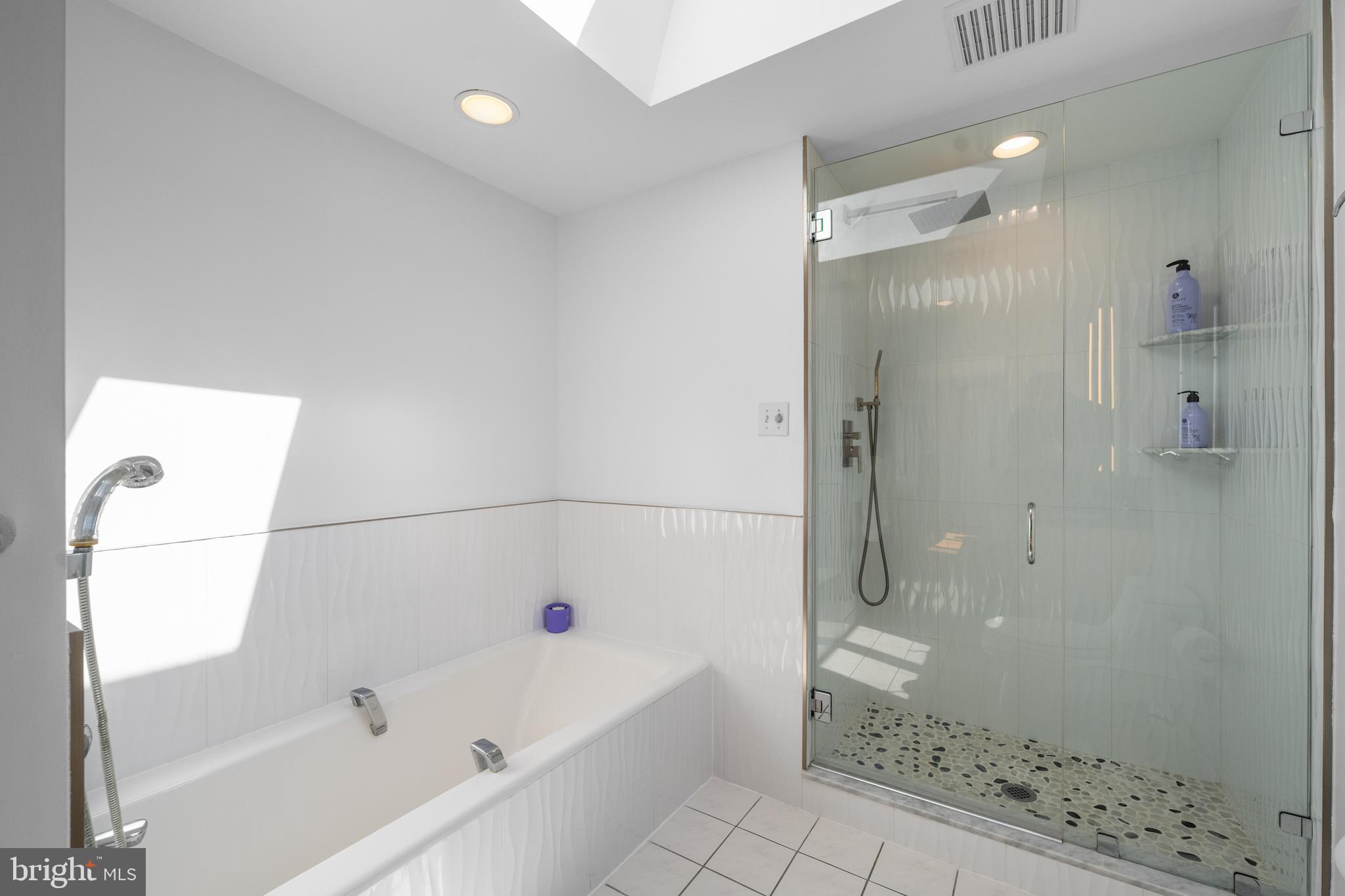 420 Heatherwood Lane Devon, PA 19333 - Photo 24 of 47 Primary Bathroom