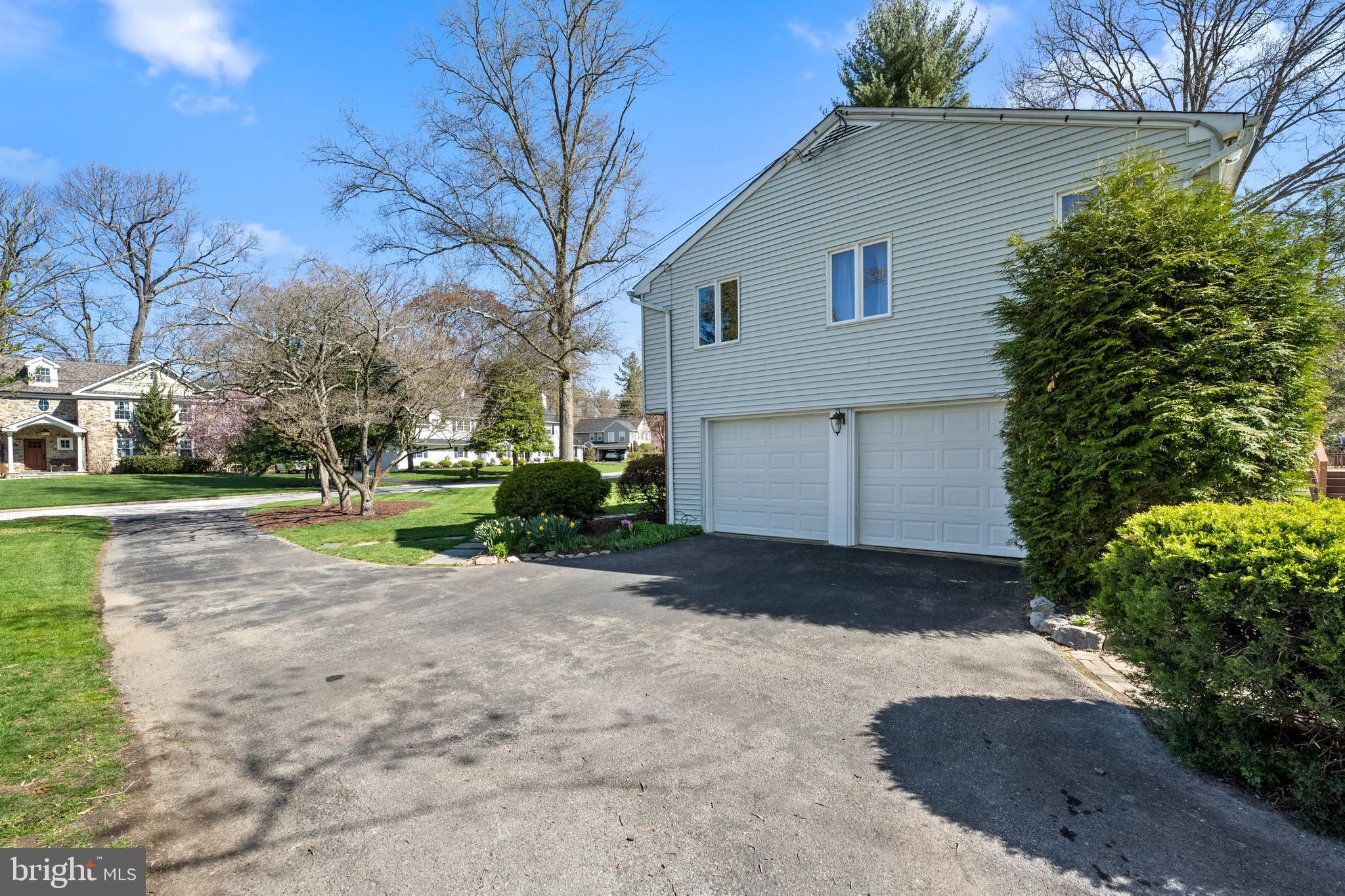 420 Heatherwood Lane Devon, PA 19333 - Photo 38 of 47 Driveway