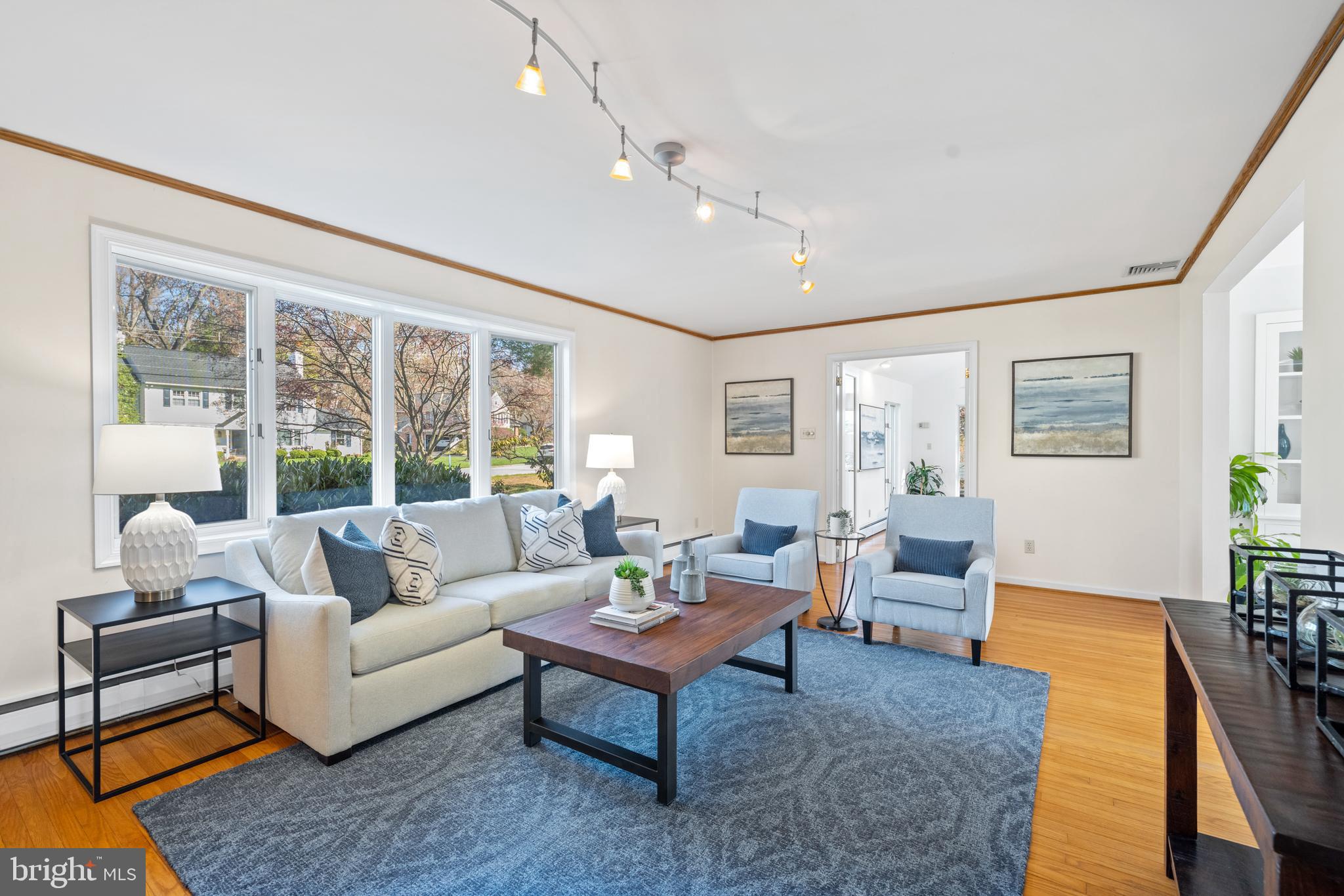 420 Heatherwood Lane Devon, PA 19333 - Photo 4 of 47 Living Room