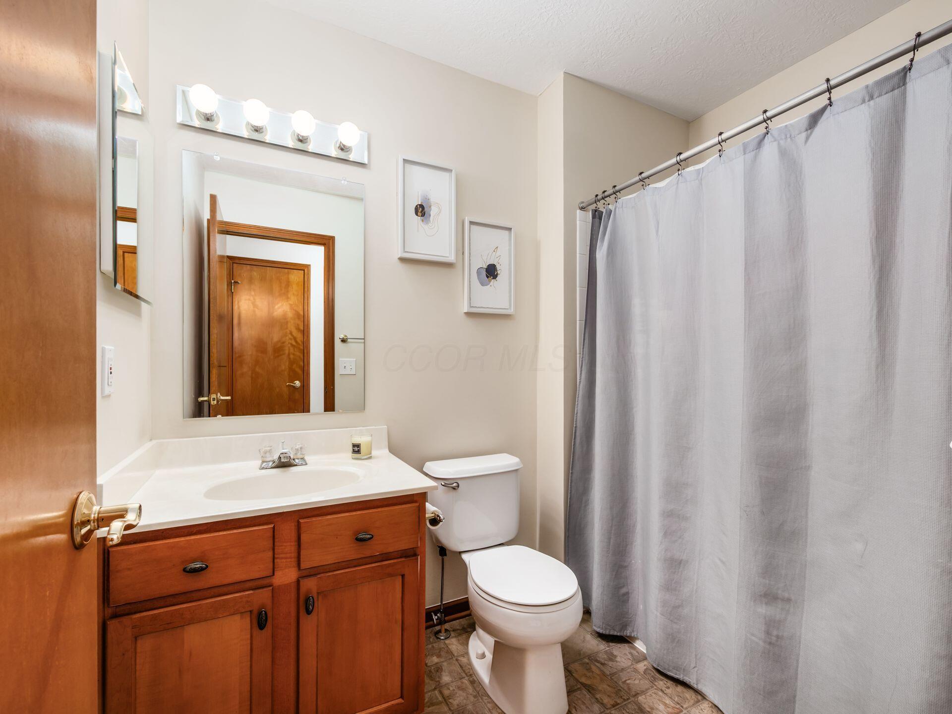 311 Galloway Ridge Drive Galloway, OH 43119 - Photo 18 of 27 Upstairs full bathroom