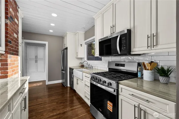 $850,000 | 926 Lewis Avenue, Sumner, WA 98390