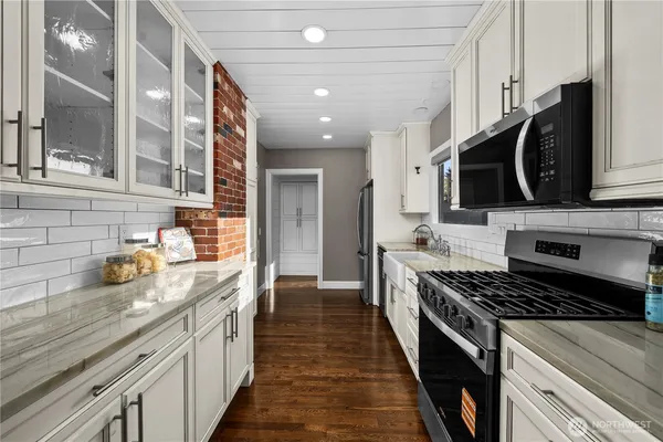 $850,000 | 926 Lewis Avenue, Sumner, WA 98390