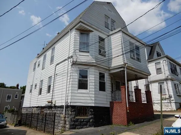 $2,300 | 104 Hoyt Street, Unit 1, Kearny, NJ 07032