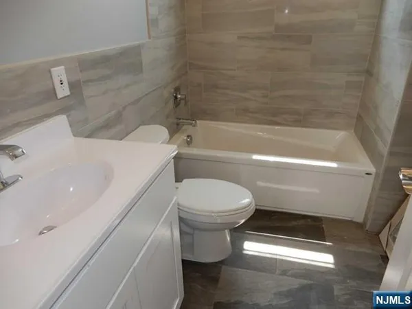 $2,300 | 104 Hoyt Street, Unit 1, Kearny, NJ 07032