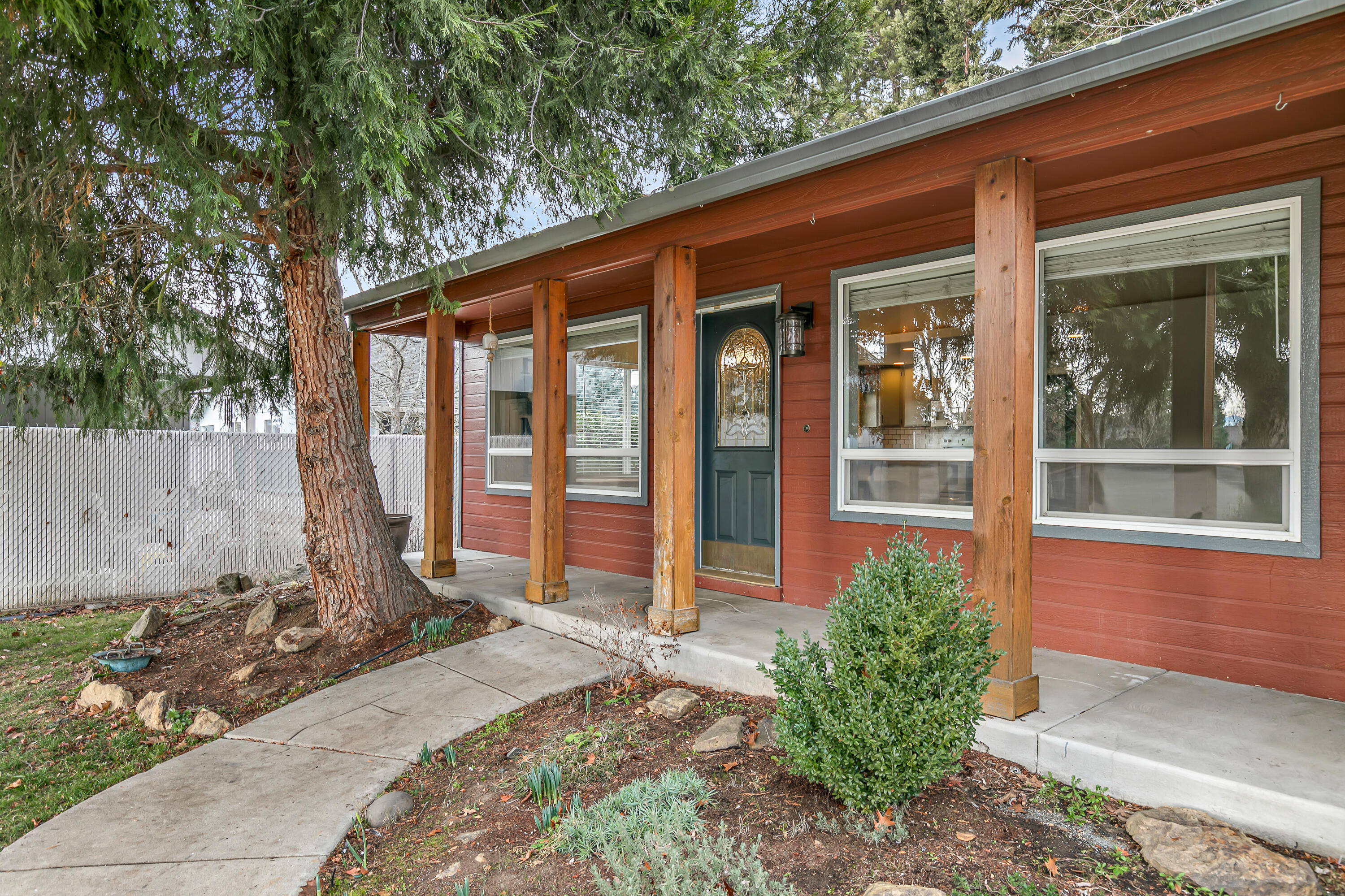 388 Crystal Drive Eagle Point, OR 97524 - Photo 4 of 35 4