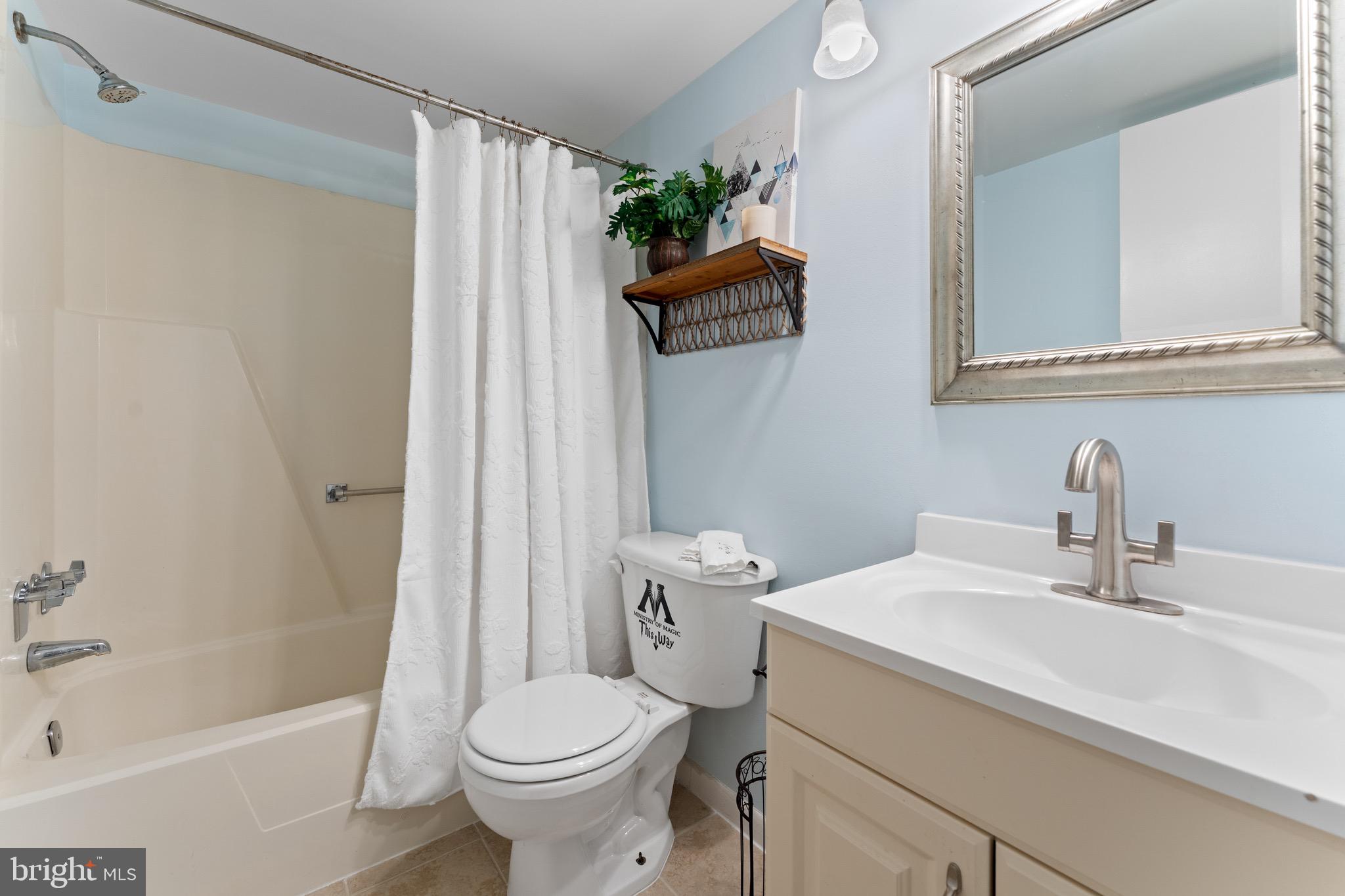 11617 Windbluff Court, Unit 9B Reston, VA 20191 - Photo 36 of 46 Hallway bathroom