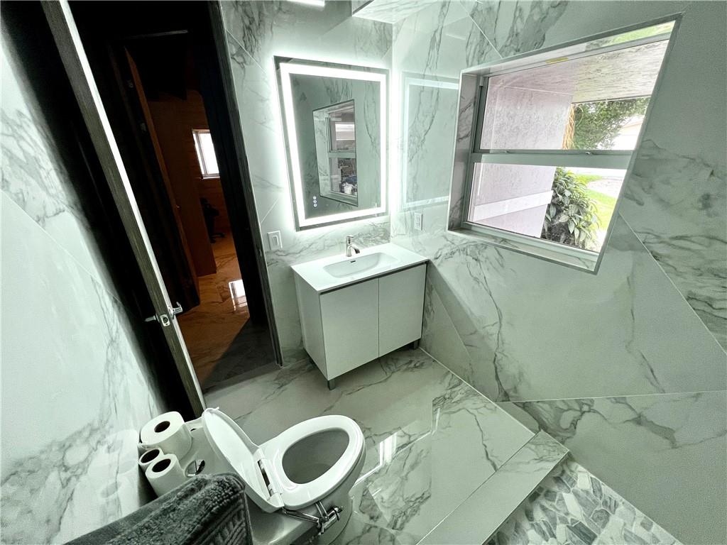 720 Northeast 28th Avenue Pompano Beach, FL 33062 - Photo 21 of 32