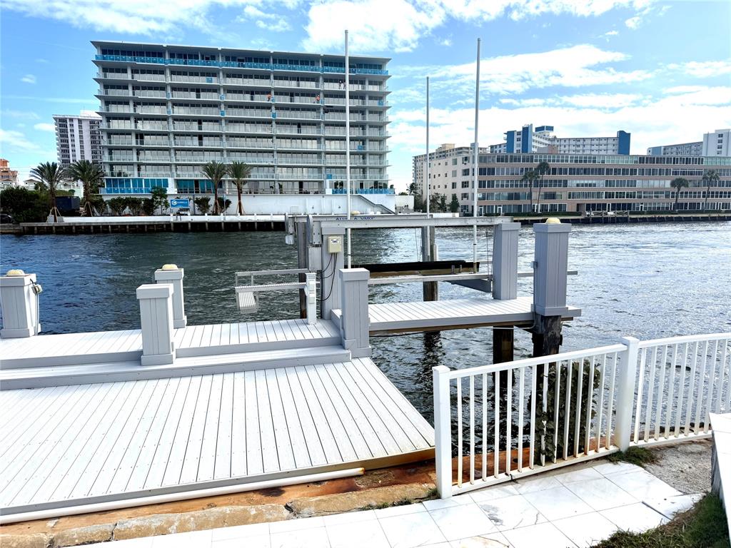 720 Northeast 28th Avenue Pompano Beach, FL 33062 - Photo 5 of 32