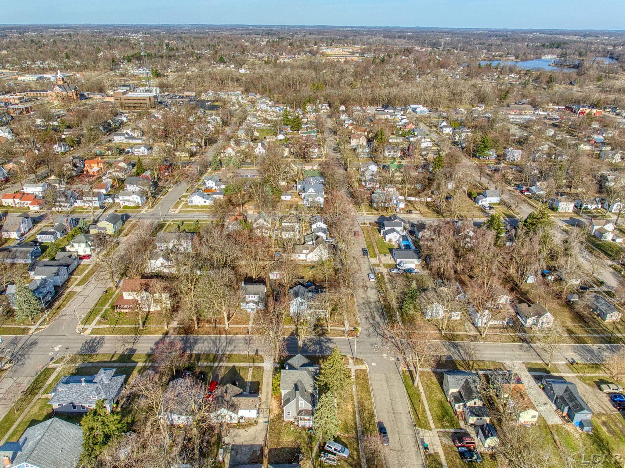 623 North Locust Street Adrian, MI 49221 - Photo 32 of 38 50169647-846473cd-6721-46cc-bcc1-08ed7086de99.JPG