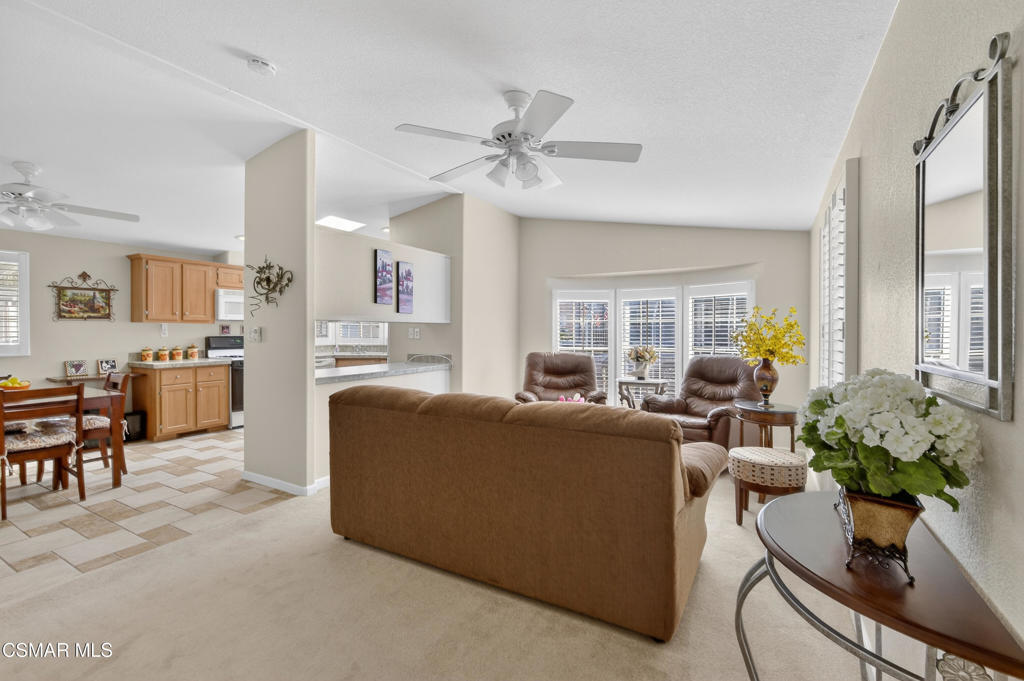 195 Tierra Rejada Road, Unit 60 Simi Valley, CA 93065 - Photo 3 of 25