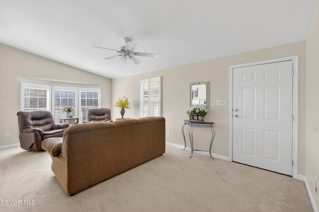 195 Tierra Rejada Road, Unit 60 Simi Valley, CA 93065 - Photo 4 of 25