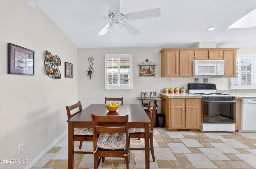 195 Tierra Rejada Road, Unit 60 Simi Valley, CA 93065 - Photo 7 of 25