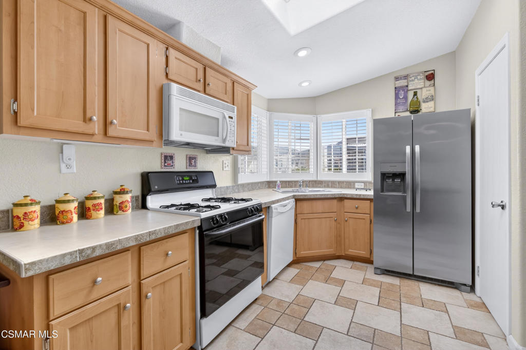 195 Tierra Rejada Road, Unit 60 Simi Valley, CA 93065 - Photo 9 of 25