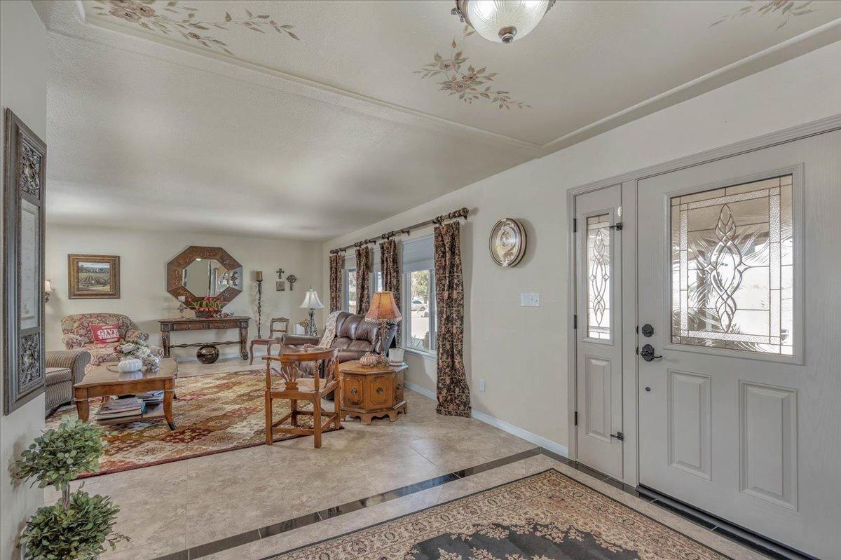 16397 Road 37 Madera, CA 93636 - Photo 19 of 74 a living room with furniture