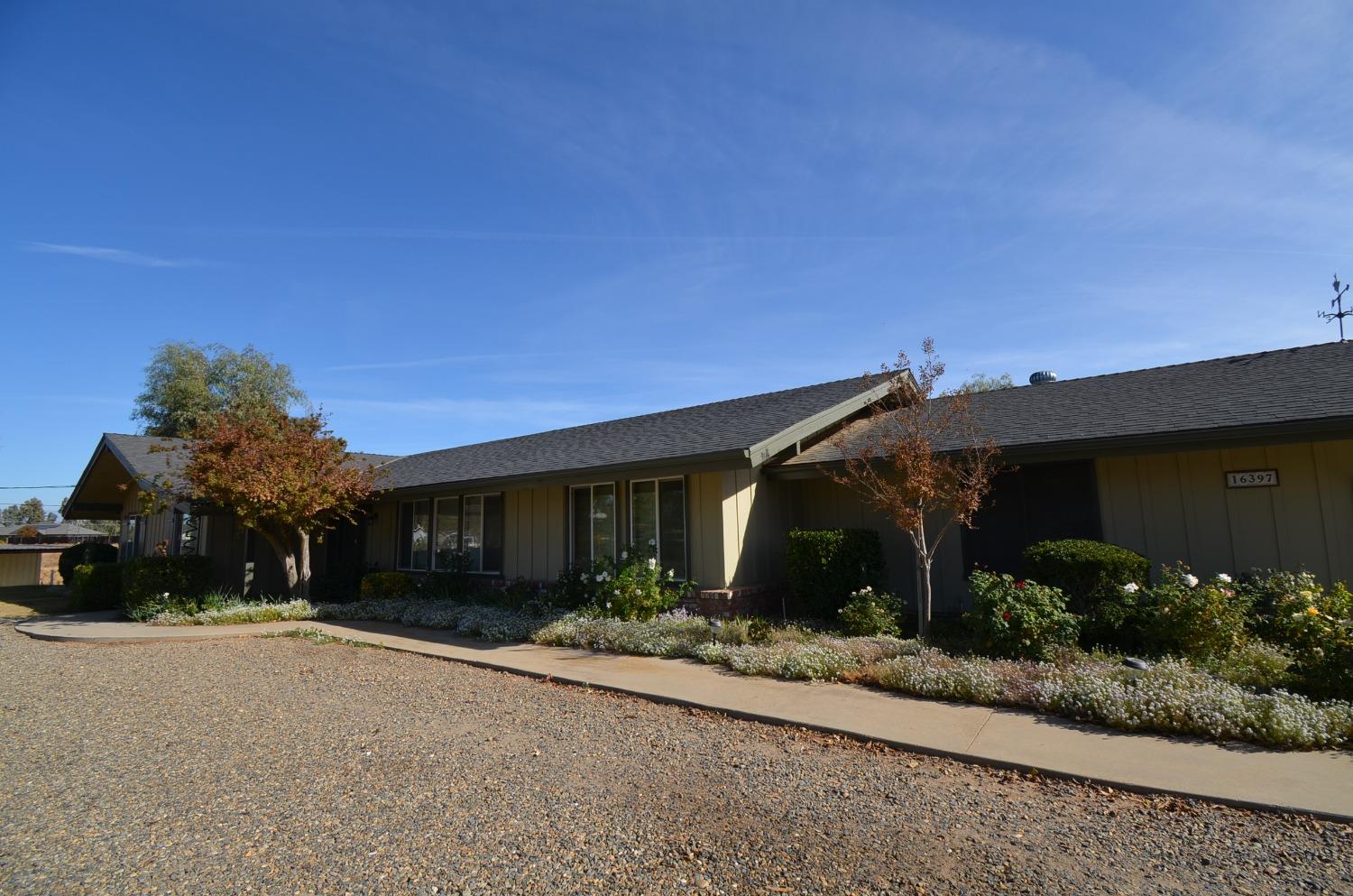 16397 Road 37 Madera, CA 93636 - Photo 2 of 74 front view of a house with a yard