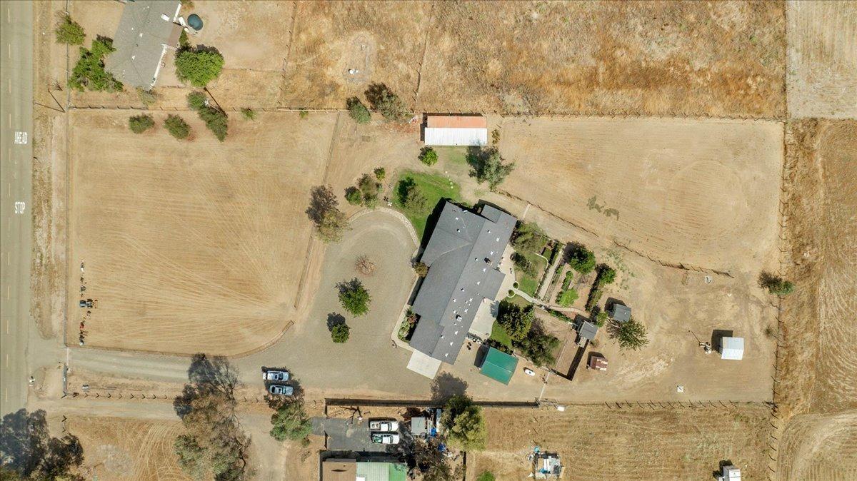 16397 Road 37 Madera, CA 93636 - Photo 43 of 74 a bathroom with a shower