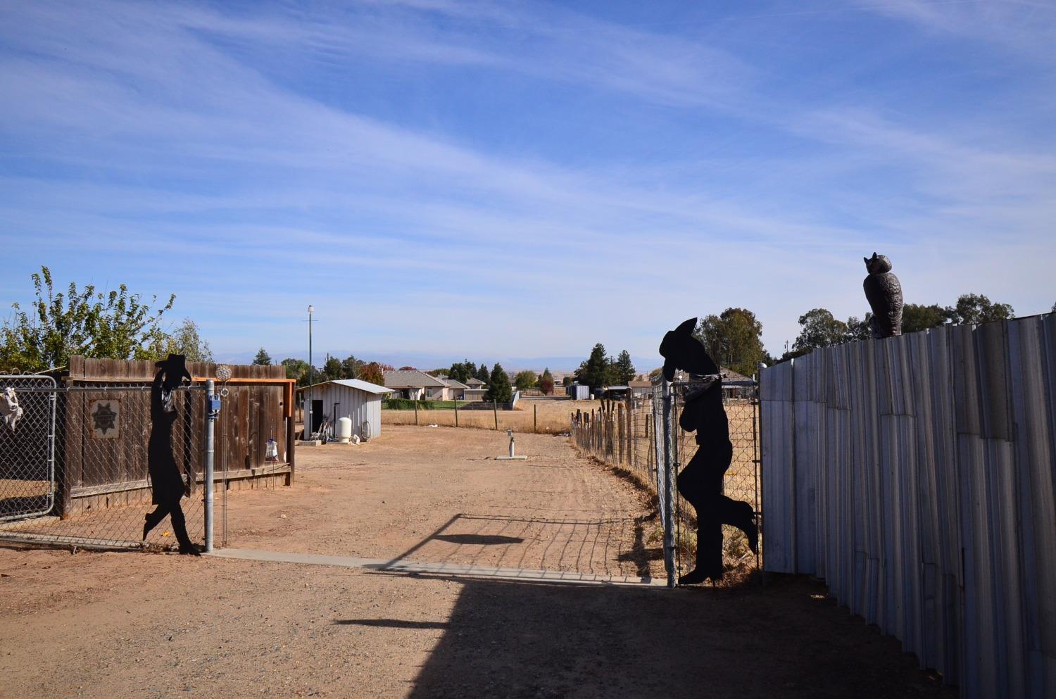 16397 Road 37 Madera, CA 93636 - Photo 5 of 74 These 3 are waiting for you to come see the house!