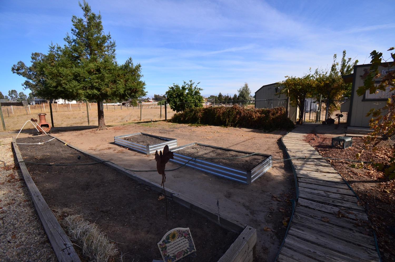 16397 Road 37 Madera, CA 93636 - Photo 69 of 74 a view of a backyard with sitting area