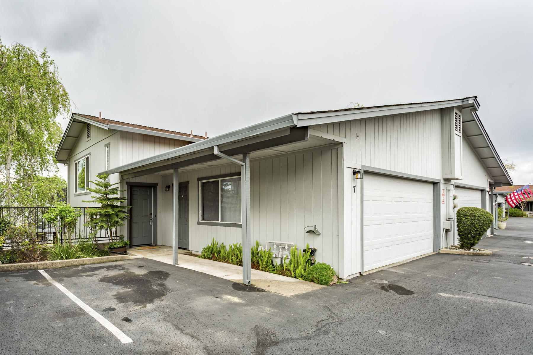 200 Ridgetop Drive, Unit 7 Redding, CA 96003 - Photo 1 of 29 Ridgecrest condo