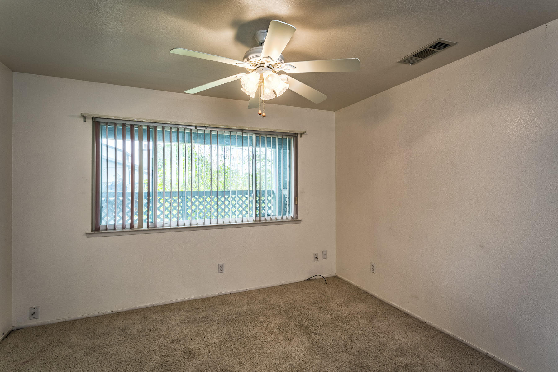 200 Ridgetop Drive, Unit 7 Redding, CA 96003 - Photo 19 of 29 2nd bedroom