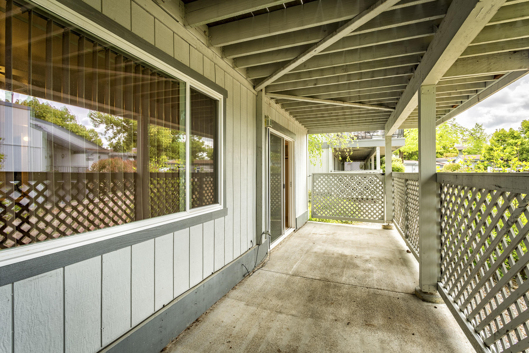 200 Ridgetop Drive, Unit 7 Redding, CA 96003 - Photo 21 of 29 Patio