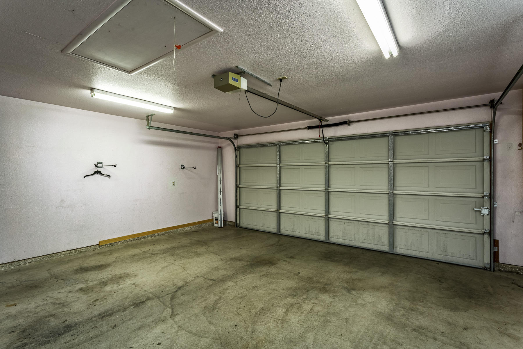 200 Ridgetop Drive, Unit 7 Redding, CA 96003 - Photo 25 of 29 2 car attached garage