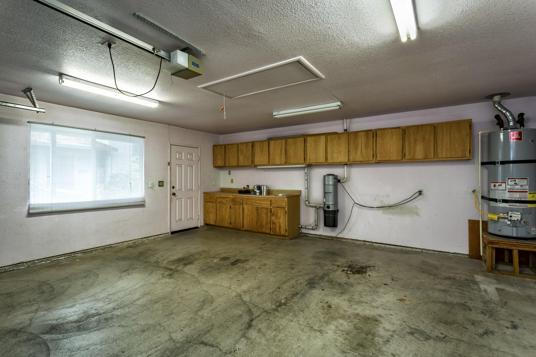 200 Ridgetop Drive, Unit 7 Redding, CA 96003 - Photo 26 of 29 Central vac, cupboards
