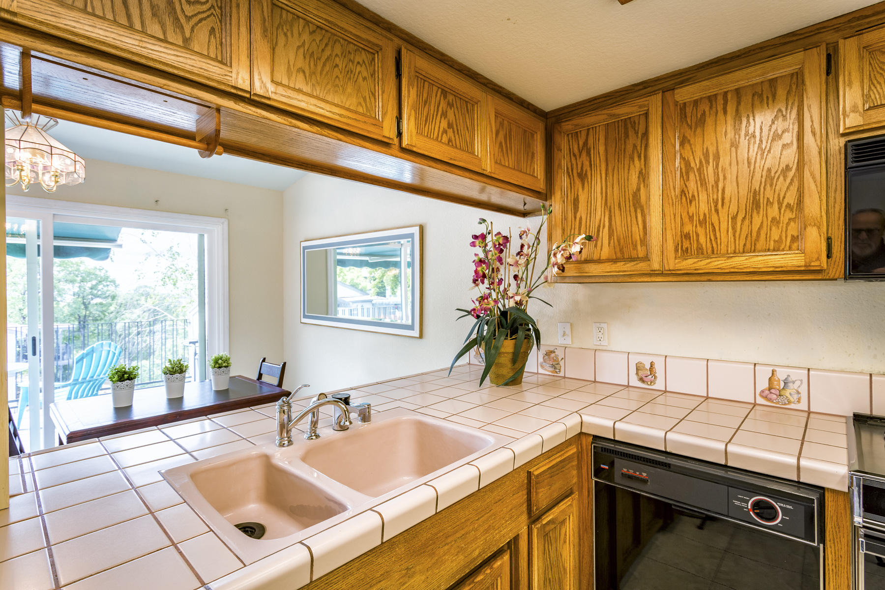 200 Ridgetop Drive, Unit 7 Redding, CA 96003 - Photo 3 of 29 Kitchen