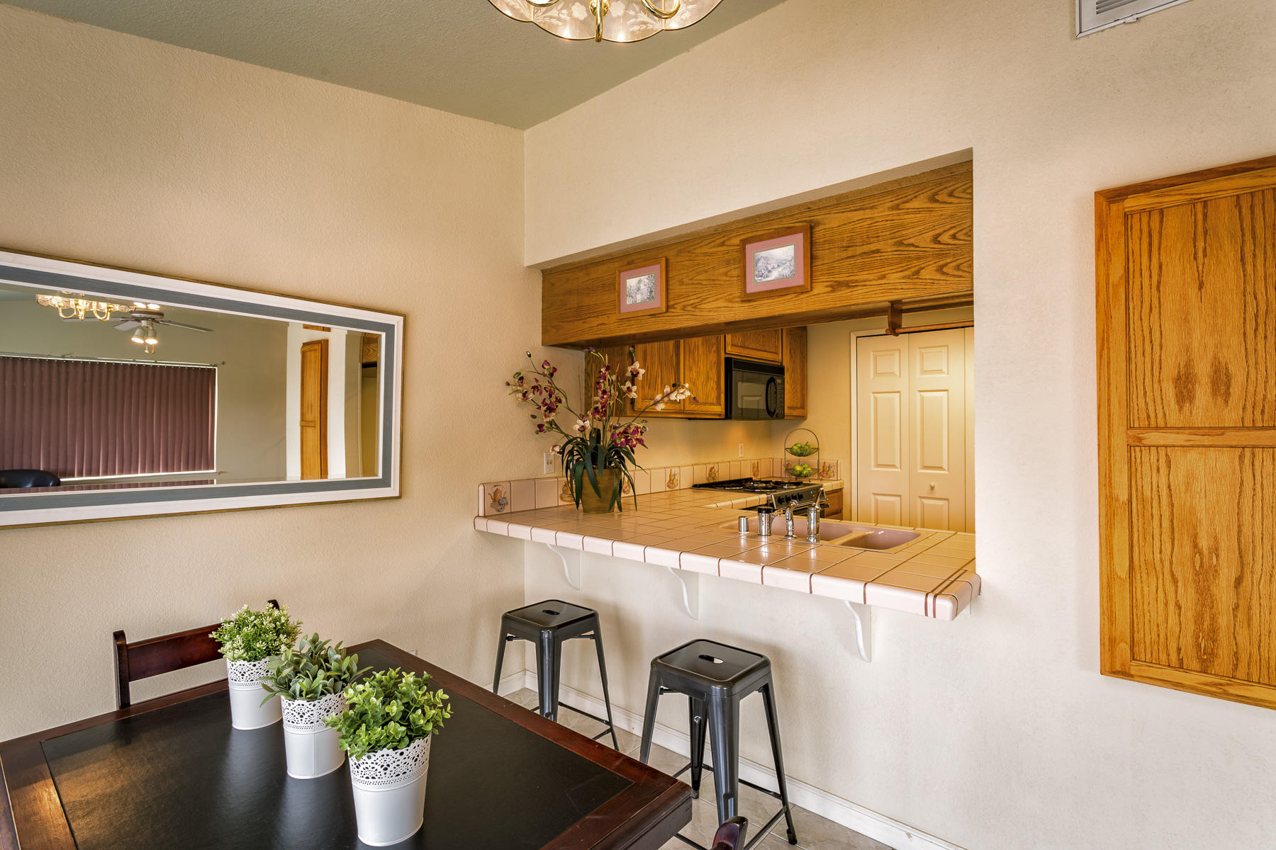 200 Ridgetop Drive, Unit 7 Redding, CA 96003 - Photo 4 of 29 Dining