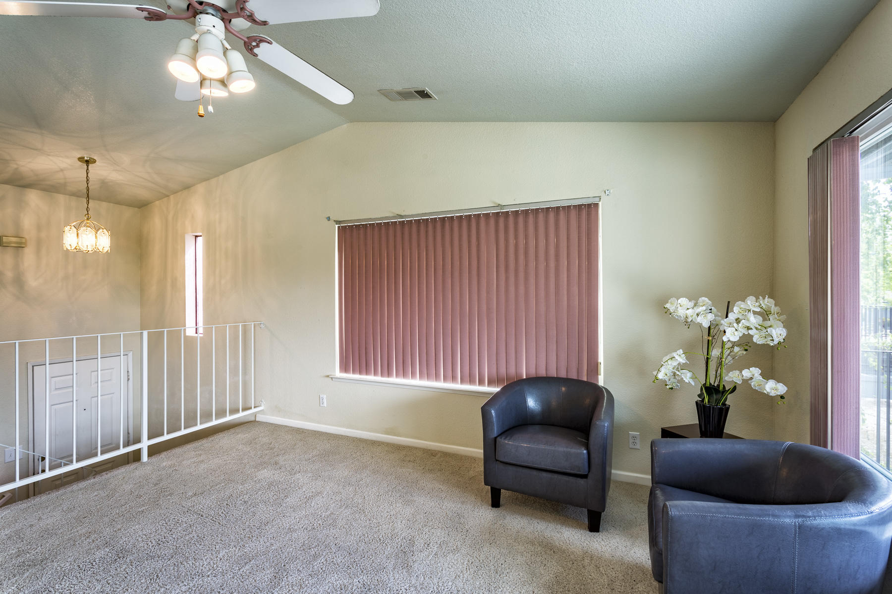 200 Ridgetop Drive, Unit 7 Redding, CA 96003 - Photo 6 of 29 Living