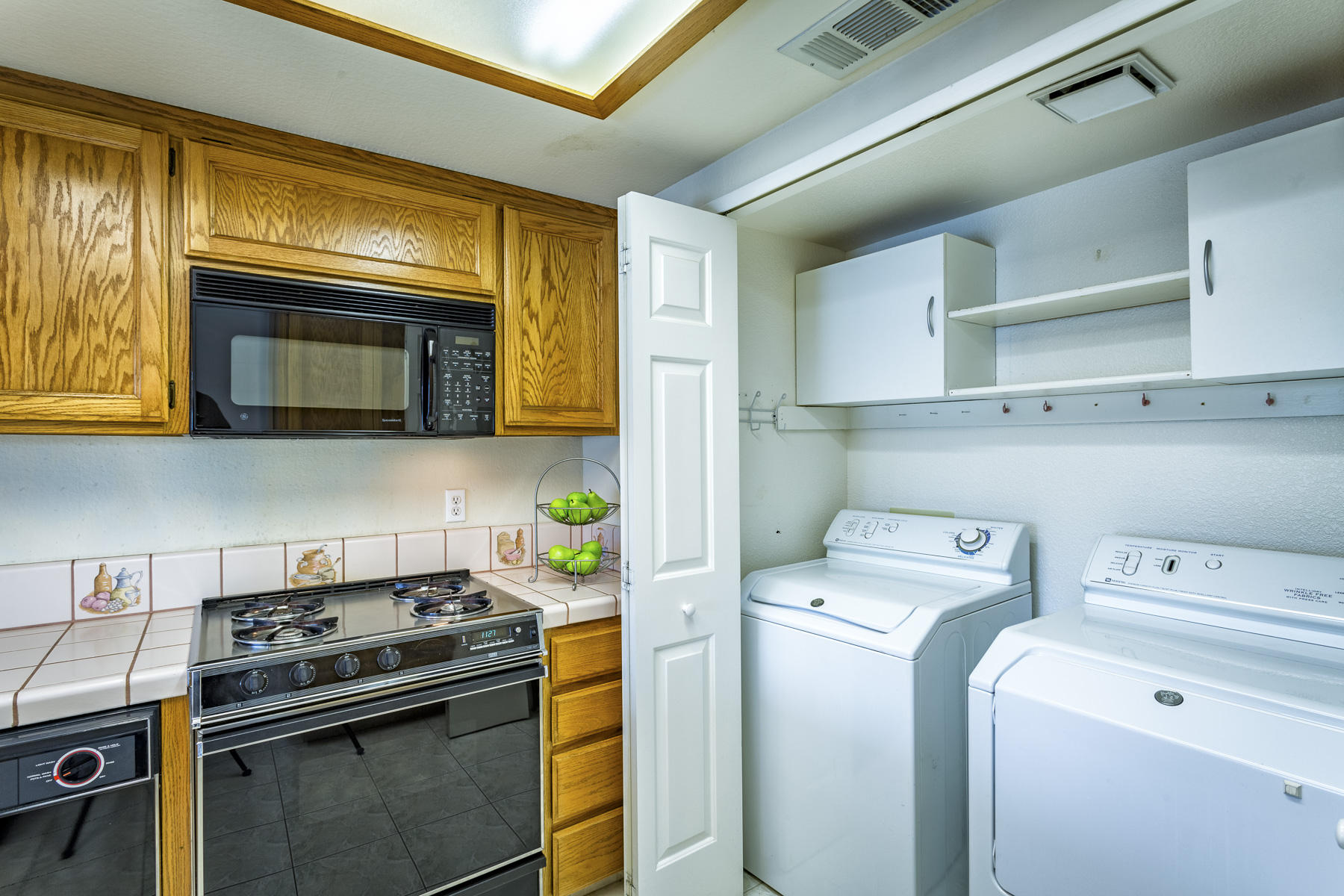 200 Ridgetop Drive, Unit 7 Redding, CA 96003 - Photo 9 of 29 Laundry closet