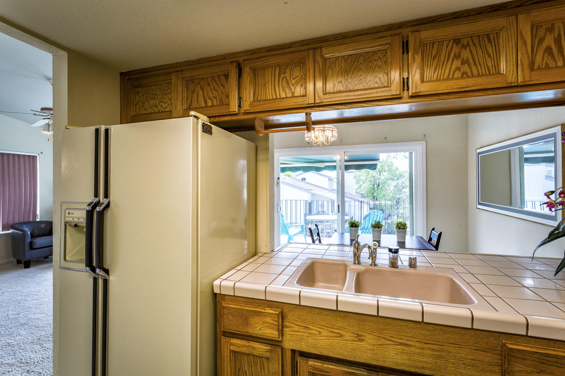 200 Ridgetop Drive, Unit 7 Redding, CA 96003 - Photo 10 of 29 Kitchen