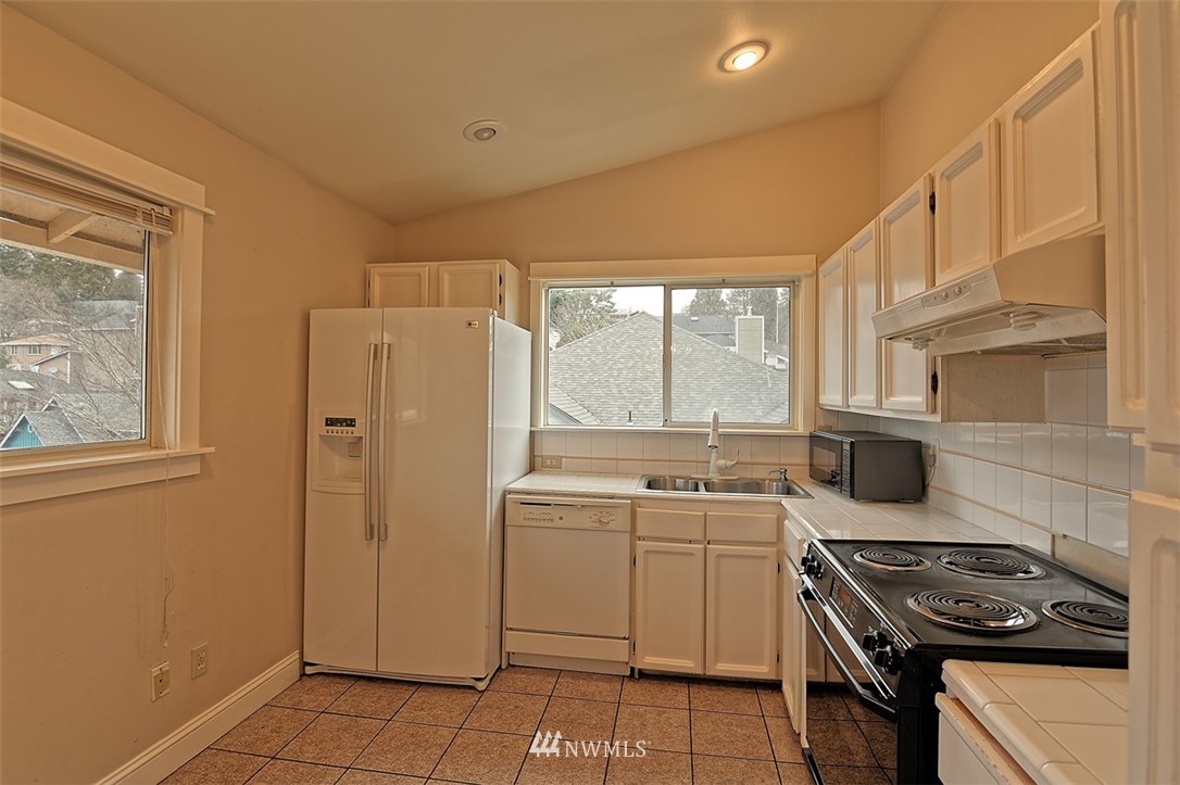 255 Powell Avenue Southwest Renton, WA 98057 - Photo 6 of 22