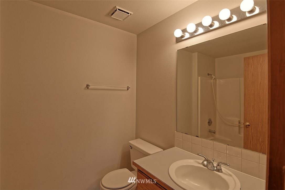 255 Powell Avenue Southwest Renton, WA 98057 - Photo 8 of 22