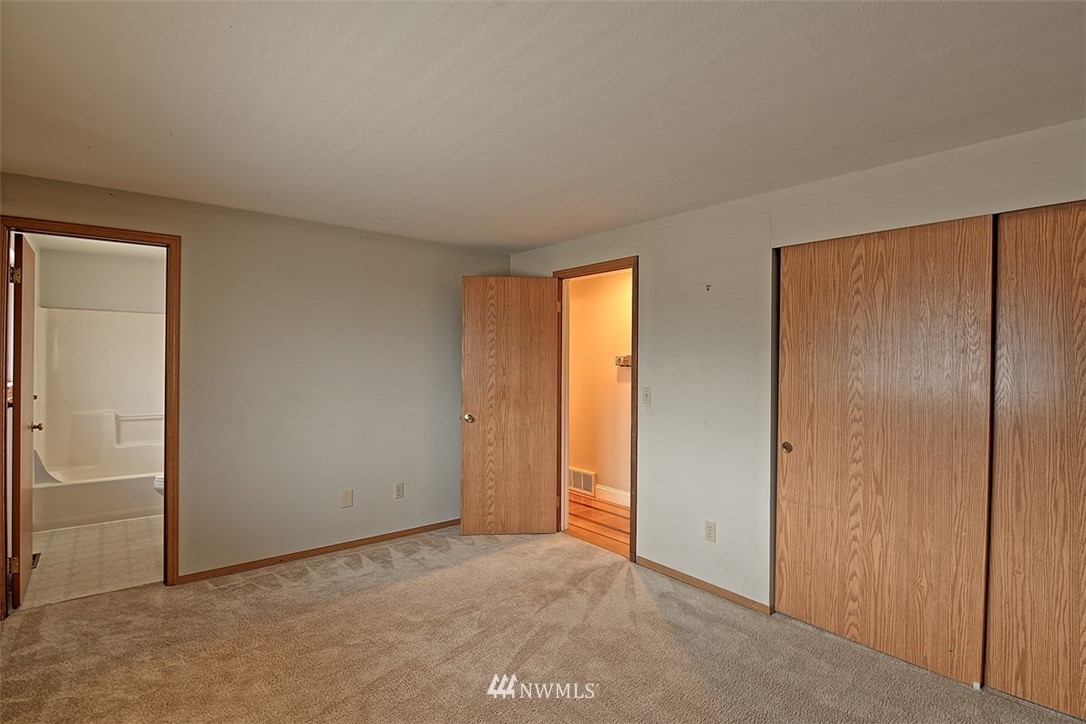 255 Powell Avenue Southwest Renton, WA 98057 - Photo 9 of 22