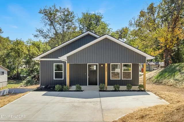 $299,999 | 212 Ave C, Knoxville, TN 37920