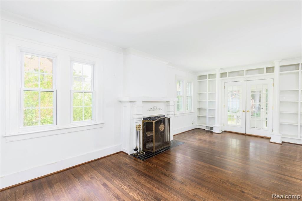 214 Fisher Road Grosse Pointe Farms, MI 48230 - Photo 9 of 44