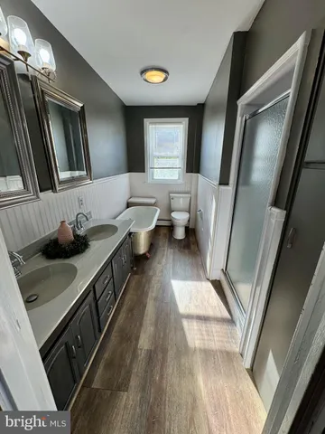 a black and white photo of a room