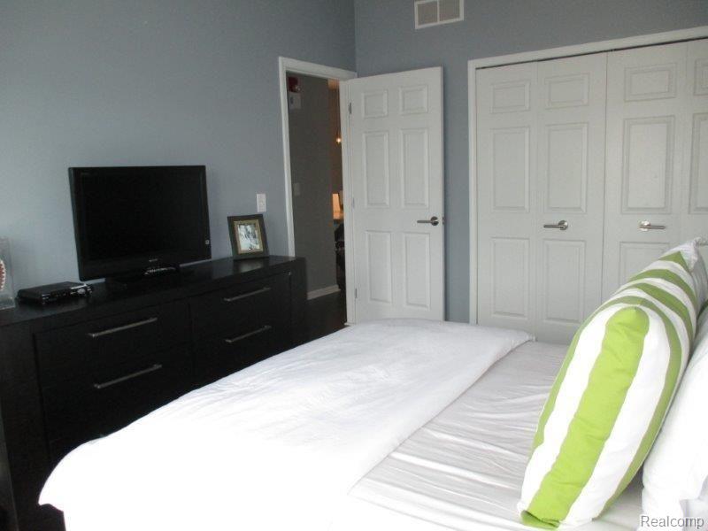 2740 Riverside Drive Trenton, MI 48183 - Photo 16 of 27 2740 Riverside 017.jpg