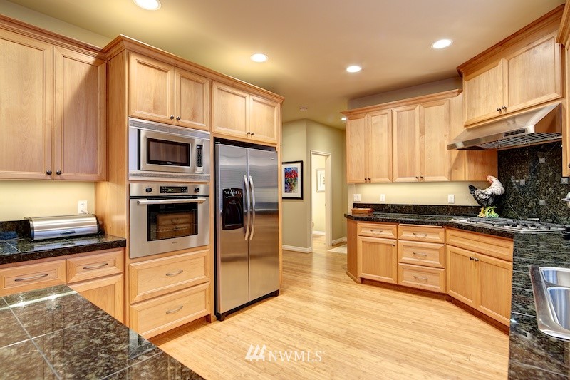 3602 Wells Avenue South Renton, WA 98055 - Photo 6 of 15