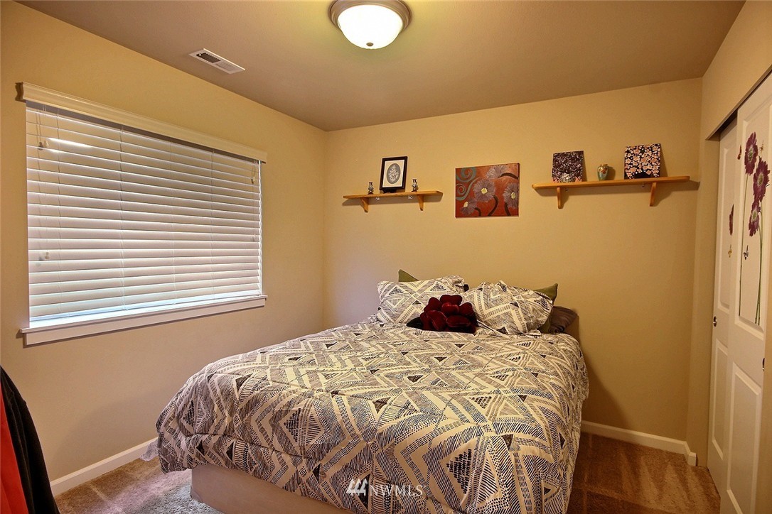 1518 Pierce Avenue Northeast Renton, WA 98056 - Photo 14 of 20