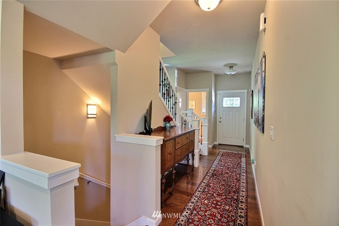 1518 Pierce Avenue Northeast Renton, WA 98056 - Photo 3 of 20